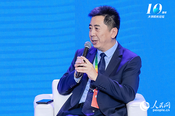 西安交通大學(xué)黨委常委、副校長洪軍出席圓桌論壇并發(fā)言。
